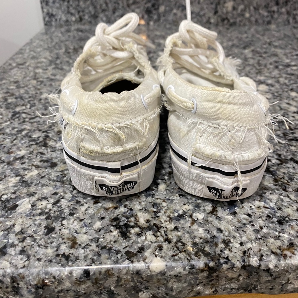 White vans - Picture 6 of 8